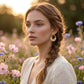 ✨ Świeć elegancją – Pozłacane kolczyki w kształcie półksiężyca z emaliowanymi kwiatami  💐