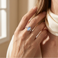 ✨ Pierścień z Kamieniem Księżycowym i Cyrkonią – Nowoczesna Elegancja z Tajemniczym Blaskiem! 💍🌙